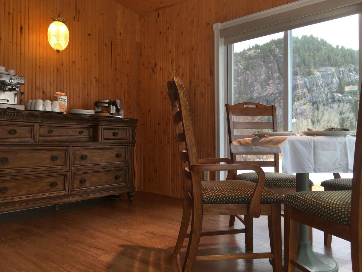 La Chouette Viree Bed & Breakfast Grandes-Bergeronnes Exterior photo